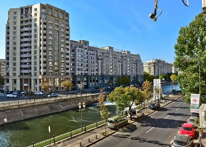 Eric Apartment 100